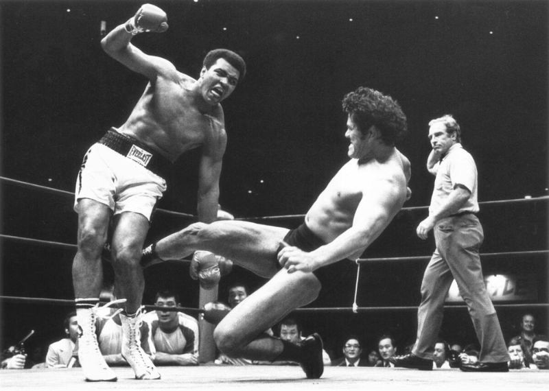 Nippon Budokan - địa điểm huyền thoại nơi võ sĩ chuyên nghiệp Antonio Inoki đối đầu huyền thoại quyền anh Muhammad Ali. (135 ký tự)