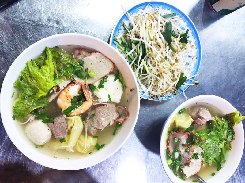 Hủ tiếu Phát Ký quận 1: topping ngập tràn! 🍜