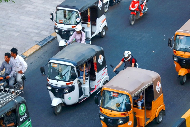 Tuk-tuk, phương tiện đặc trưng của Campuchia, mang đến trải nghiệm địa phương độc đáo (Ảnh: Phnom Penh Post).