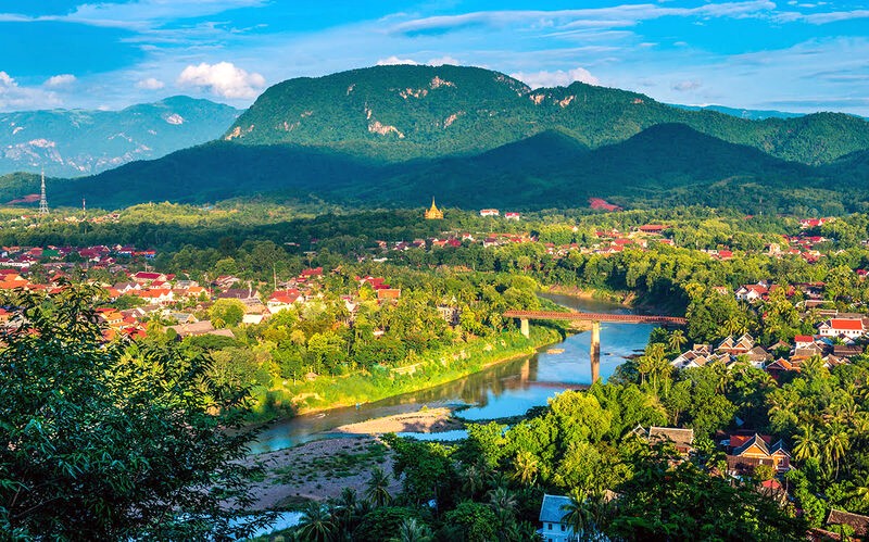 Luang Prabang: Nằm giữa sông Mekong và Nam Khan.