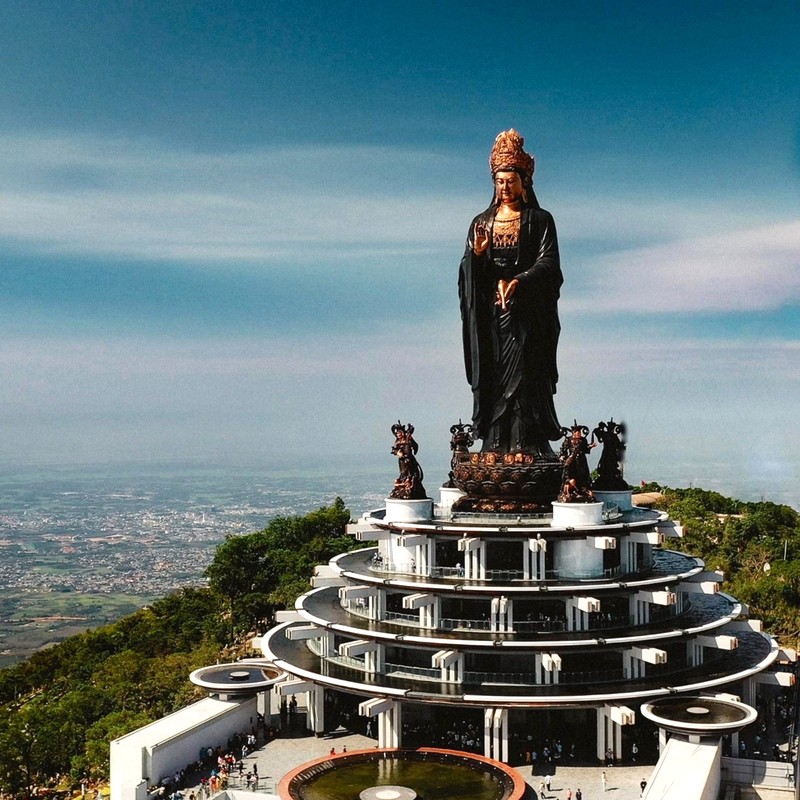 Tây Ninh, tỉnh giáp ranh TP. HCM, là điểm đến lý tưởng cho chuyến du lịch ngắn ngày 2 ngày 1 đêm. (155 ký tự)