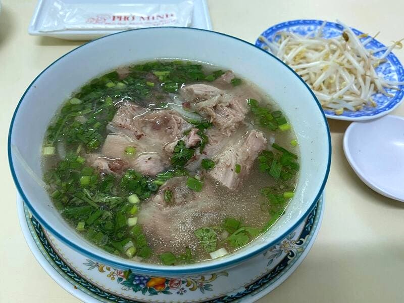 Thịt bò phở tươi, mềm, thơm ngon. (Ảnh: Do Duy Ngoc)