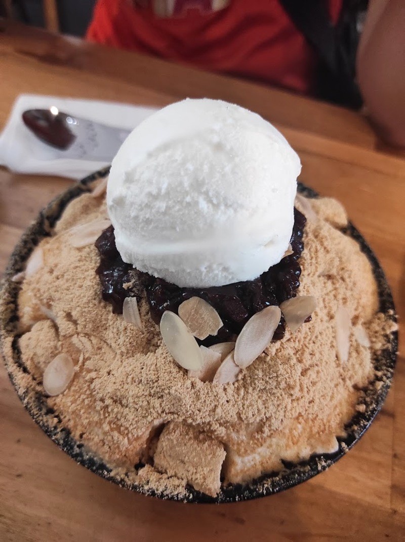 Sul Bingsu: Kem tuyết tan chậm, topping hấp dẫn (Ảnh: May)