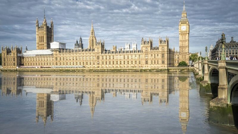 Cung điện Westminster, với kiến trúc Gothic đặc trưng, được chụp bởi Houses of Parliament Restoration and Renewal.