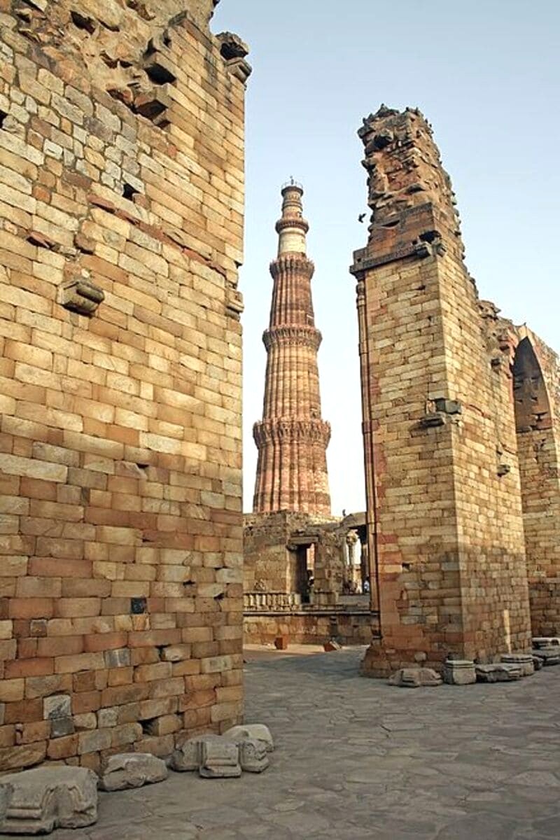 Qutub Minar, biểu tượng kiến trúc Hồi giáo. (Ảnh: Muhammad Mahdi Karim)