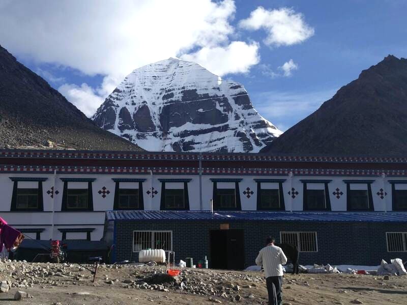 Khám phá 5 tu viện linh thiêng quanh Núi Kailash, điểm đến không thể bỏ qua cho chuyến hành hương tâm linh. (Ảnh: Kiran Kumaraswamy)