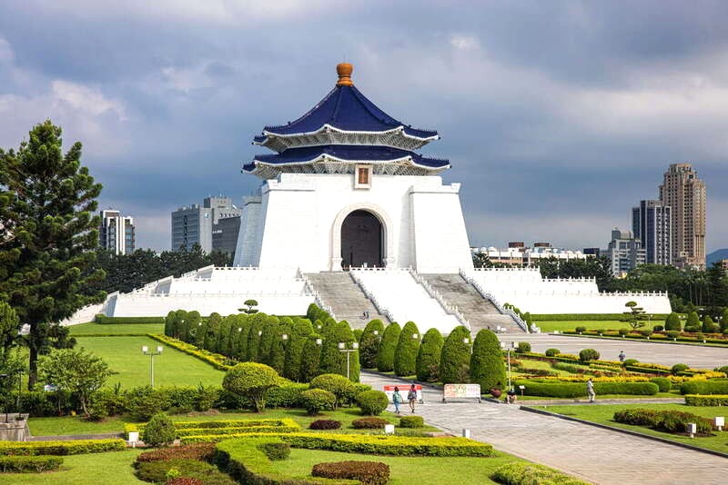 Muốn chiêm ngưỡng tượng Tưởng Giới Thạch, bạn phải leo 89 bậc thang. (Ảnh: travel.taipei)