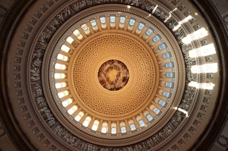 Rotunda, trung tâm Điện Capitol, nổi bật với kiến trúc mái vòm ấn tượng.