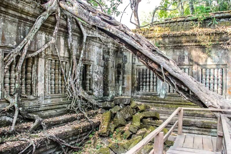 Beng Mealea, nhỏ hơn Angkor Wat, vẫn mang phong cách tương tự. (Ảnh: Borders Of Adventure)