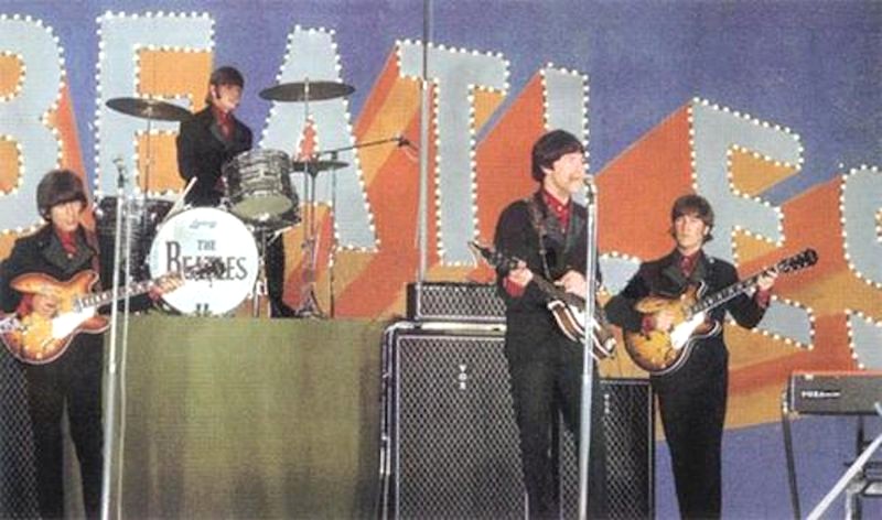 The Beatles biểu diễn sôi động tại Budokan năm 1966. (Ảnh: bestclassicbands)