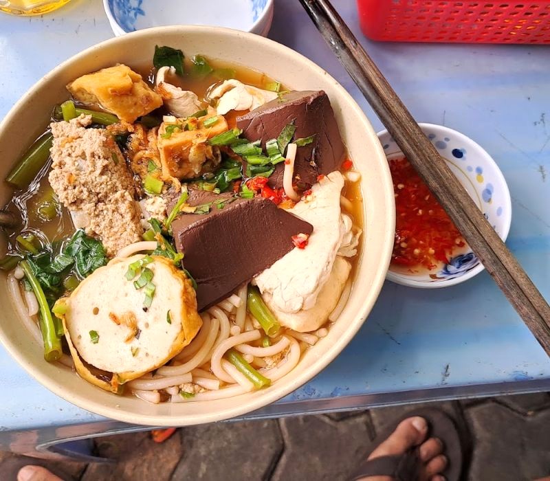 Bún riêu ngon, địa chỉ quen thuộc. (Ảnh: Nhựt Vương)