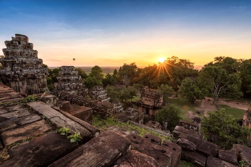 Hoàng hôn Phnom Bakheng: Huyền bí & thơ mộng.