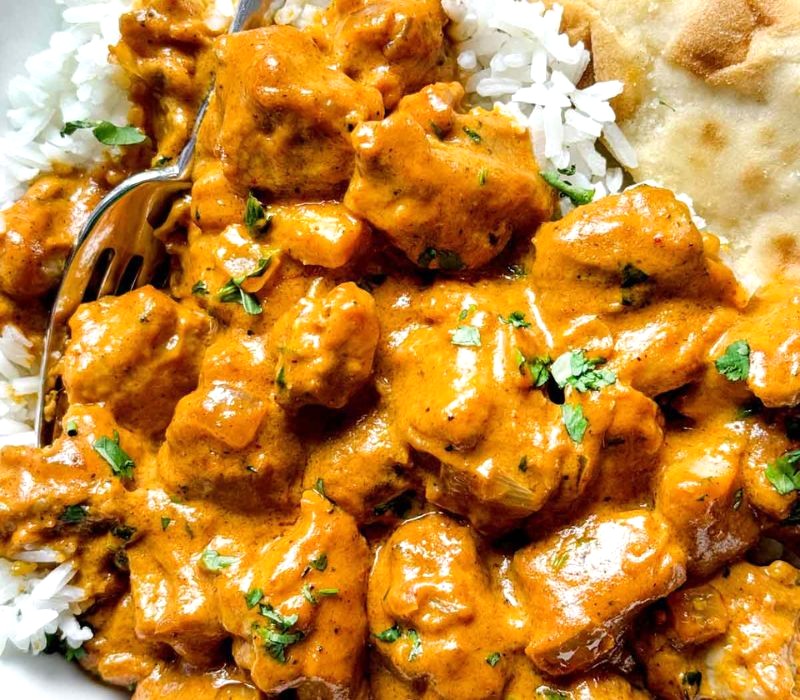 Sốt kem mịn là đặc trưng của món butter chicken.