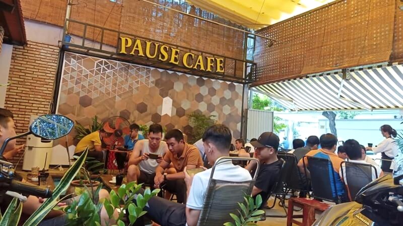 Pause Cafe - điểm hẹn lý tưởng cho những buổi nhâm nhi cà phê đậm đà, thư giãn dài lâu. (99 ký tự)