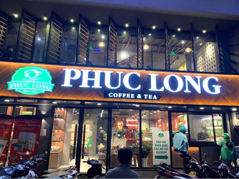 Phúc Long có nhiều cửa hàng trên các cung đường lớn ở quận 3, rất thuận tiện cho việc đi lại. (Ảnh: Trian Nguyen)