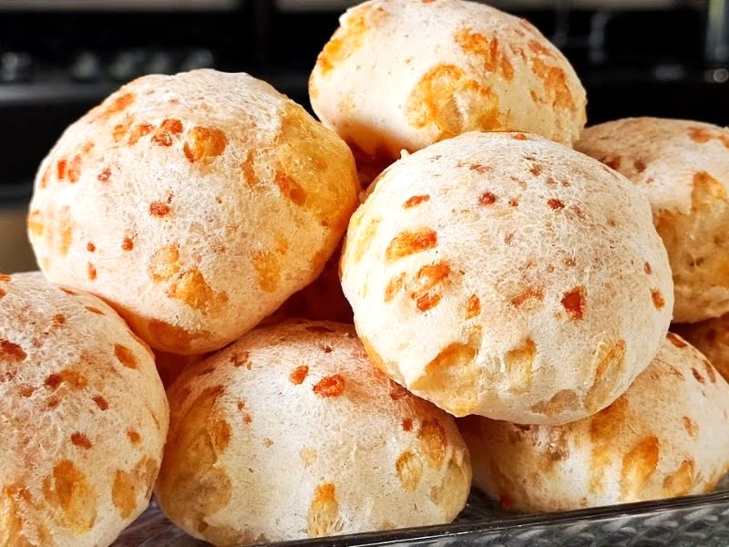 Pão de Queijo giòn rụm, thơm béo (Ảnh: Cozinhando com a Ly).