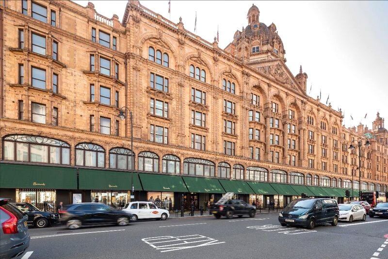 Harrods London: Thiên đường mua sắm của Anh.