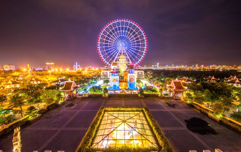 Sun Wheel: Toàn cảnh thành phố lung linh về đêm. (Ảnh: asiapark.sunworld)