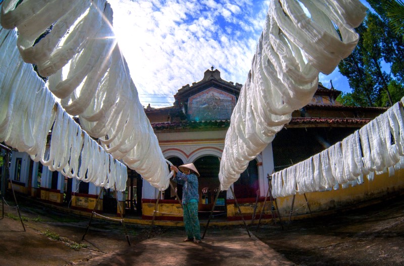 Khăn rằn Long Khánh - di sản văn hóa độc đáo từ làng nghề dệt choàng truyền thống. (Ảnh: thamhiemmekong)