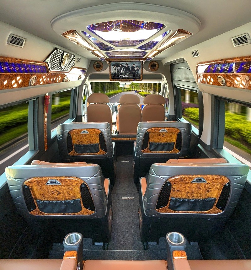 Thành Vinh Limousine: Xe 9 chỗ chất lượng cao, dịch vụ chu đáo. (Ảnh: Thành Vinh Limousine)