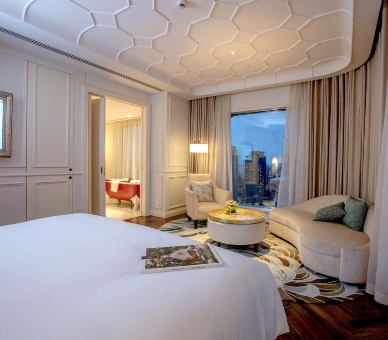 Phòng Executive Studio Suite sang trọng, nội thất tinh tế. (Ảnh: Hôtel des Arts Saigon)