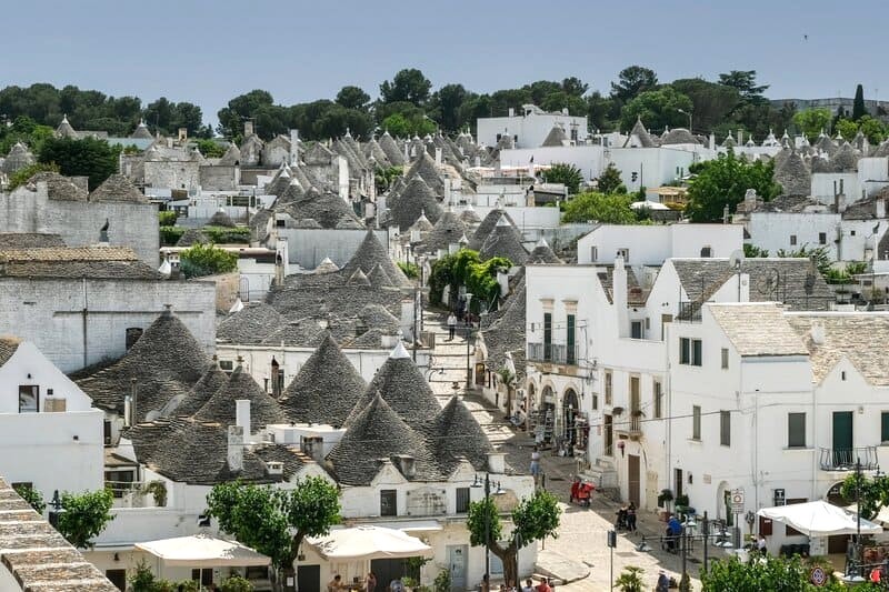 Alberobello: Vẻ đẹp mê hồn từ những địa điểm ngắm cảnh tuyệt vời. (Ảnh: Tuljak! Travel Blog)