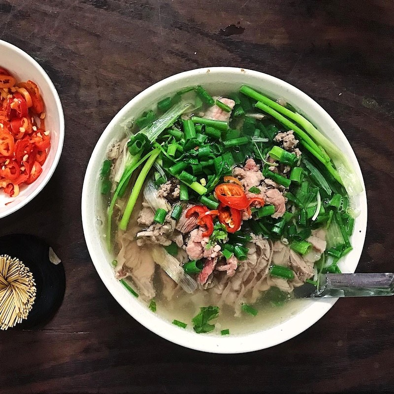 Phở bò chín: món ngon nổi tiếng tại quán Tư Lùn (Ảnh: Thanh Niên)