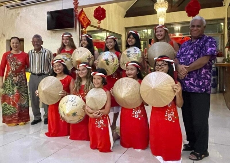 Con cháu Việt kiều múa nón đón Tết Nhâm Dần tại Hội Ái Hữu Vanuatu.