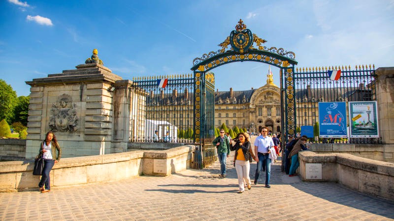 Bảo tàng Invalides, Paris, lưu giữ những chứng tích lịch sử quân sự của Pháp.  (126 ký tự)