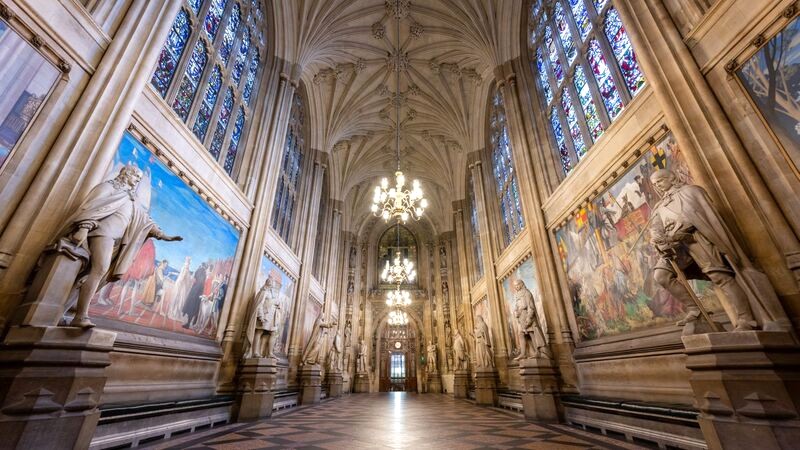 Bắt trọn khoảnh khắc ánh sáng biến đổi qua cửa sổ St Stephens Hall. (Ảnh: ©UK Parliament/Andy Bailey)