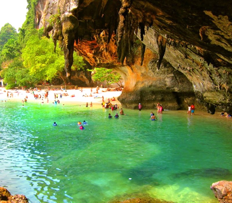 Railay Beach: Thiên đường ẩn mình ở Krabi.