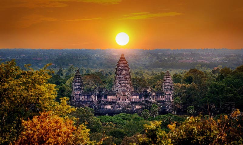 Angkor Wat rực rỡ trong hoàng hôn.