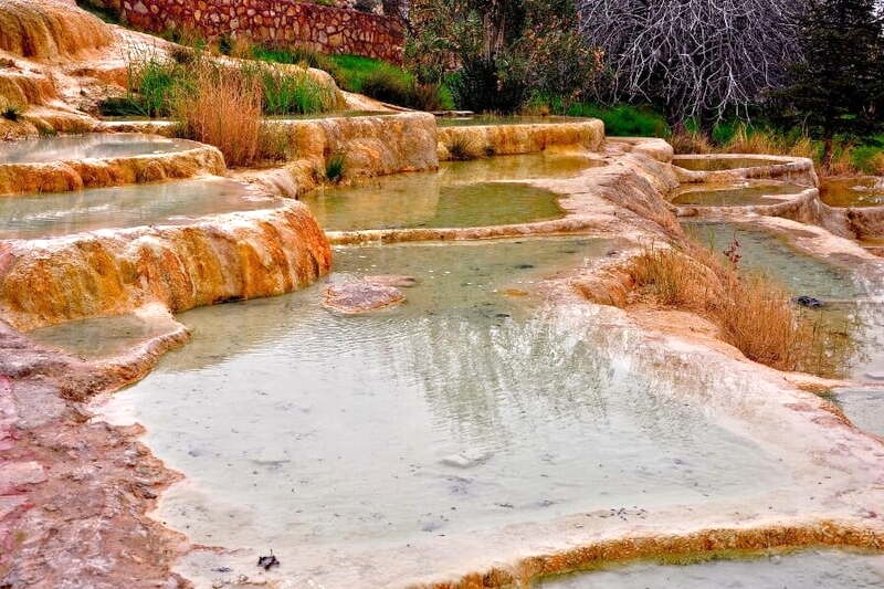 Suối nước nóng Karahayit Red Springs, gần Pamukkale nổi tiếng.