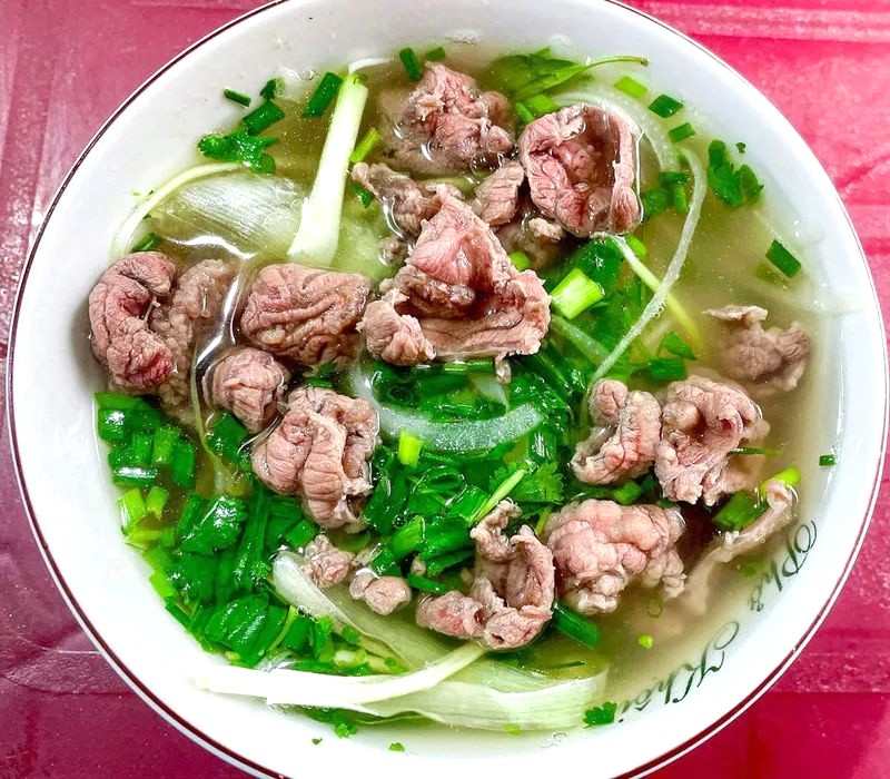 Khôi Hói - Không chỉ là phở, mà còn là trải nghiệm ẩm thực tuyệt vời (Michelin).