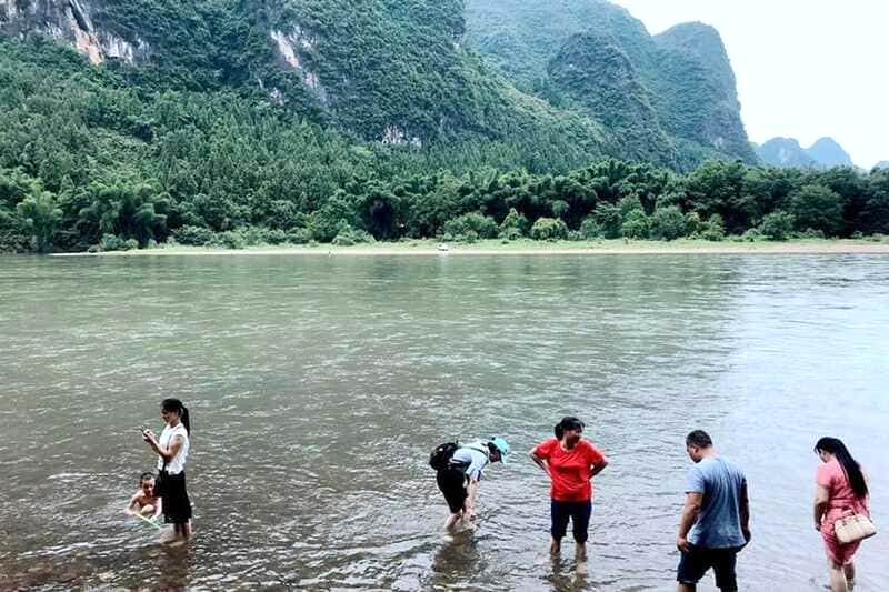 Khám phá dòng sông Li bằng cách đi bộ từ Làng Caoping đến Xingping. (Ảnh: pelago)