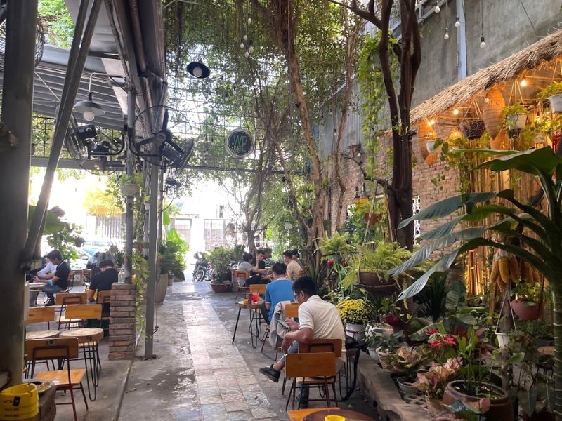 We CAFE quận 2, tọa lạc giữa khung cảnh thiên nhiên xanh mát, mang đến không gian thư giãn lý tưởng. (Ảnh: Tấn Giàu Nguyễn)