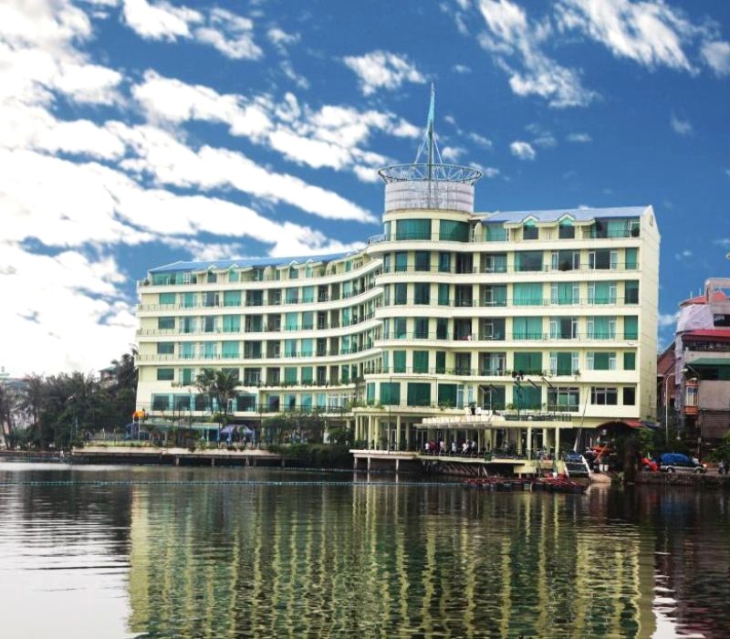 Hanoi Club Hotel & Lake Palais Residences, bên Hồ Tây. (Ảnh: Booking)