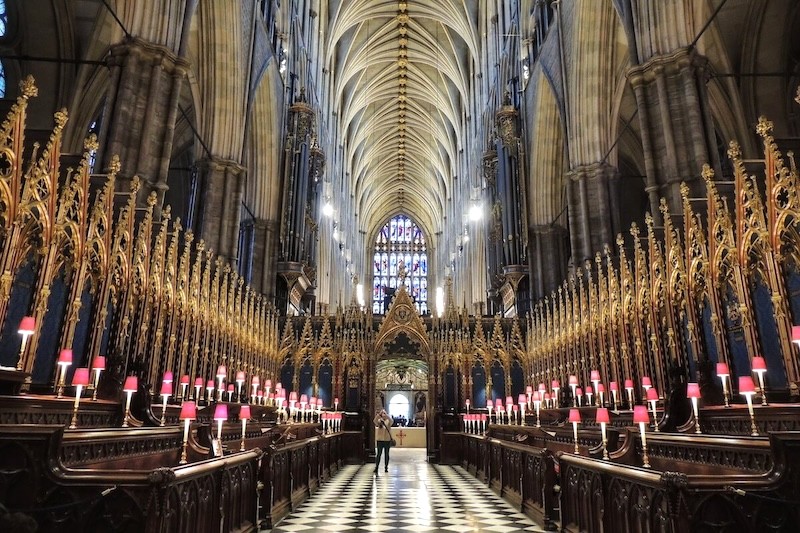 Tu viện Westminster, với kiến trúc lộng lẫy, là điểm đến lý tưởng cho những ai muốn khám phá vẻ đẹp hoàng gia Anh. (Ảnh: througheternity)