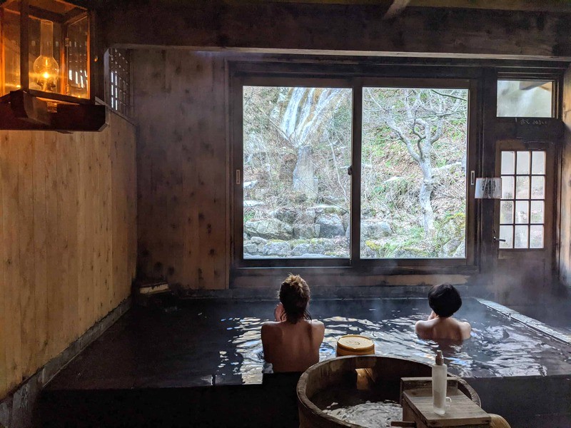 Thư giãn tại Aoni Onsen (Ảnh: Nadine Robb)