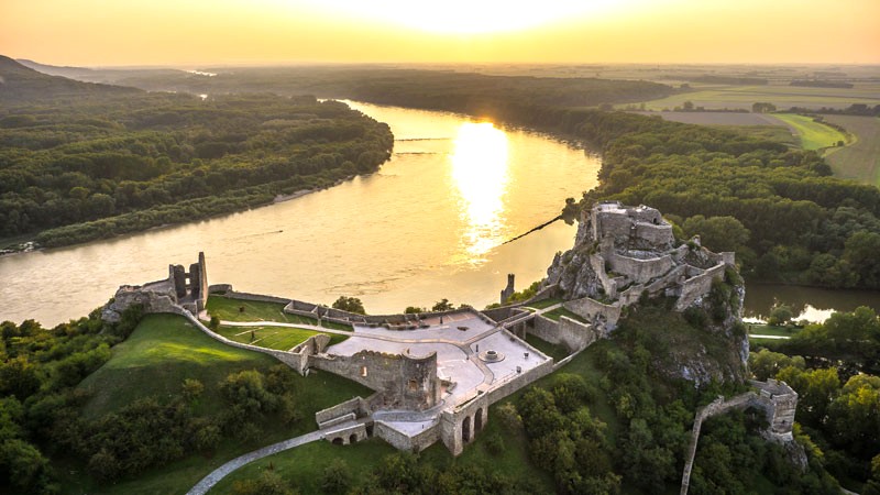 Tàn tích lâu đài Devín (visitbratislava).