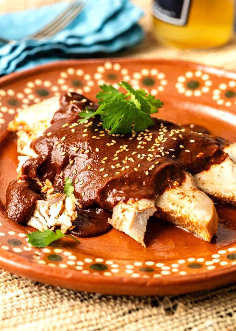 Mole Poblano, đặc sản vùng Puebla. (Ảnh: keviniscooking)