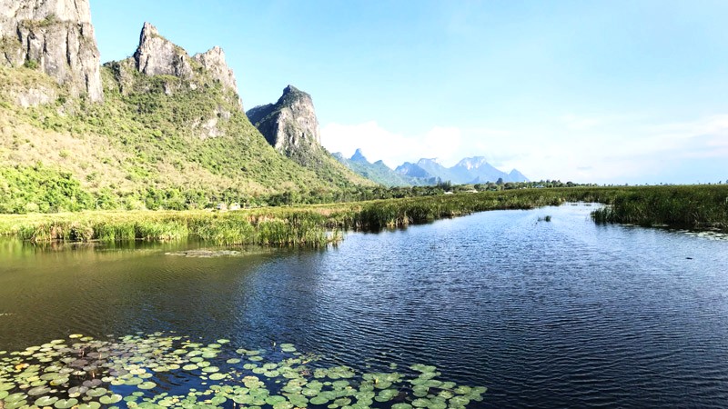 Sam Roi Yot: Bãi biển hoang sơ, thanh bình. (Ảnh: itsbetterinthailand)