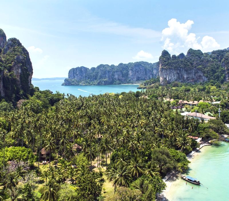 Railay Beach: Thiên đường ẩn mình tại Krabi