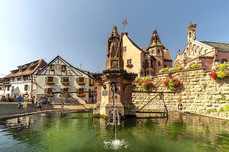 Fontaine de Saint-Léon, gần nhà nguyện. (Ảnh: lookphotos)