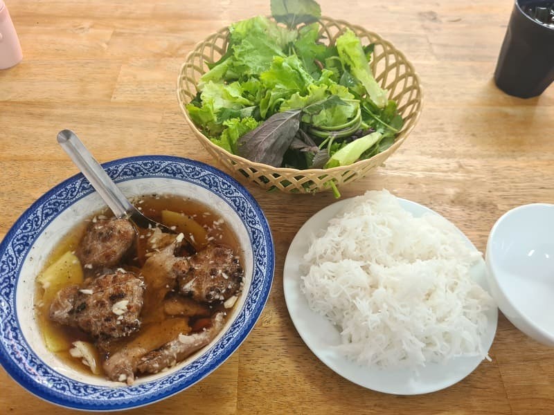 Bún chả Hà Nội 126 (quận 7) - địa chỉ thưởng thức bún chả Hà Nội ngon.