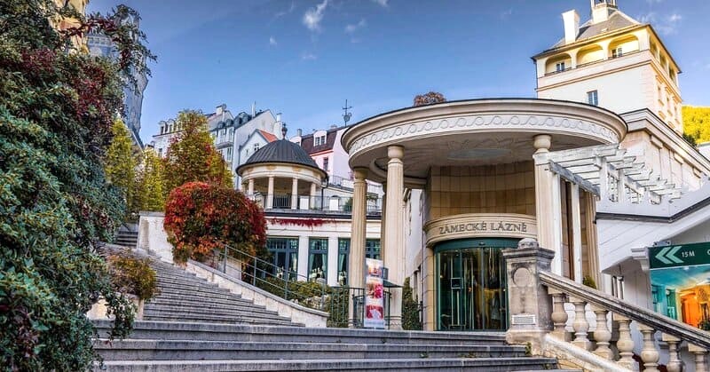 Thưởng thức dịch vụ Spa là điều không thể bỏ qua khi đến Karlovy Vary.  (91 ký tự)