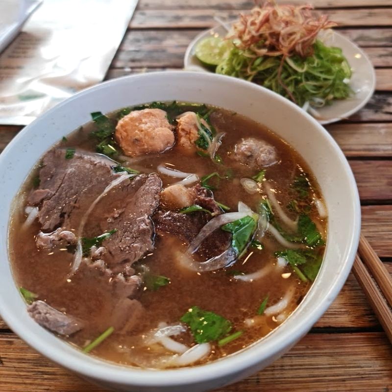 Bún Bò Xưa: Hương vị độc đáo từ nguyên liệu tuyển chọn. (Ảnh: MinhQuân)