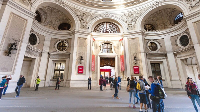 Khám phá Hofburg, cung điện độc đáo ở Vienna.