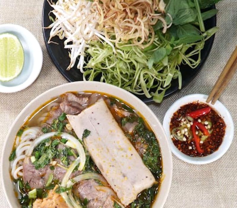 Bún bò 149 (Q.10): Thiên đường bún bò Huế cho tín đồ sành ăn.