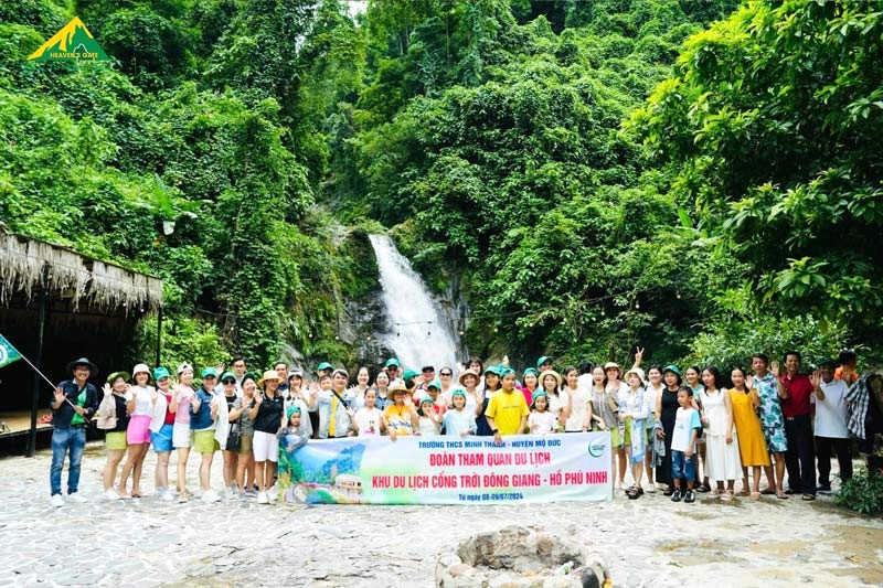 Tham quan theo nhóm, bạn có thể được giảm giá. (Ảnh: Fanpage Cổng Trời Đông Giang)